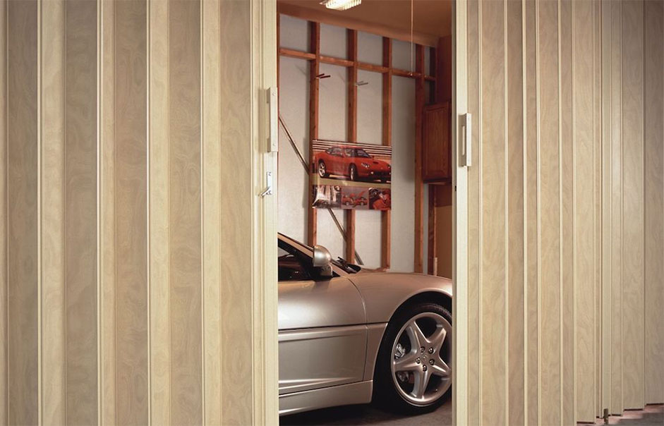 Moehl Millwork can provide Woodfold Doors for your interior projects.